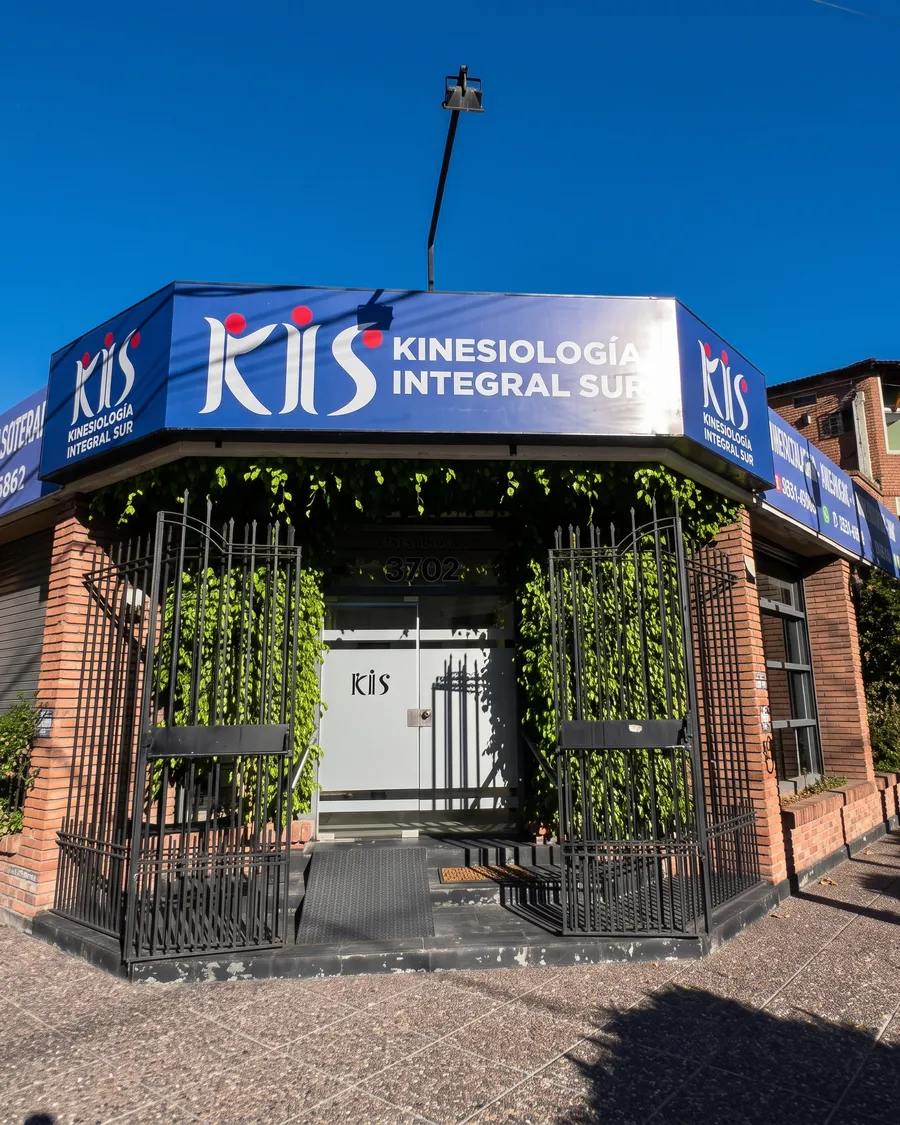 Fachada de KIS Kinesiología Integral Sur en 2 de Mayo 3702, Remedios de Escalada